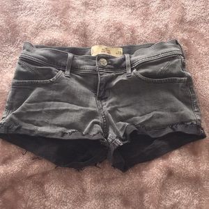 Hollister low-rise stretchy, jean shorts